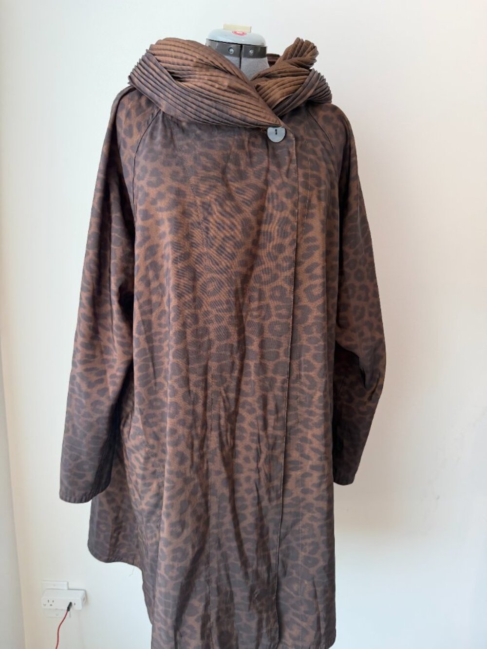 Reversible Leopard-Gold Waterproof Raincoat with Pleated Hood